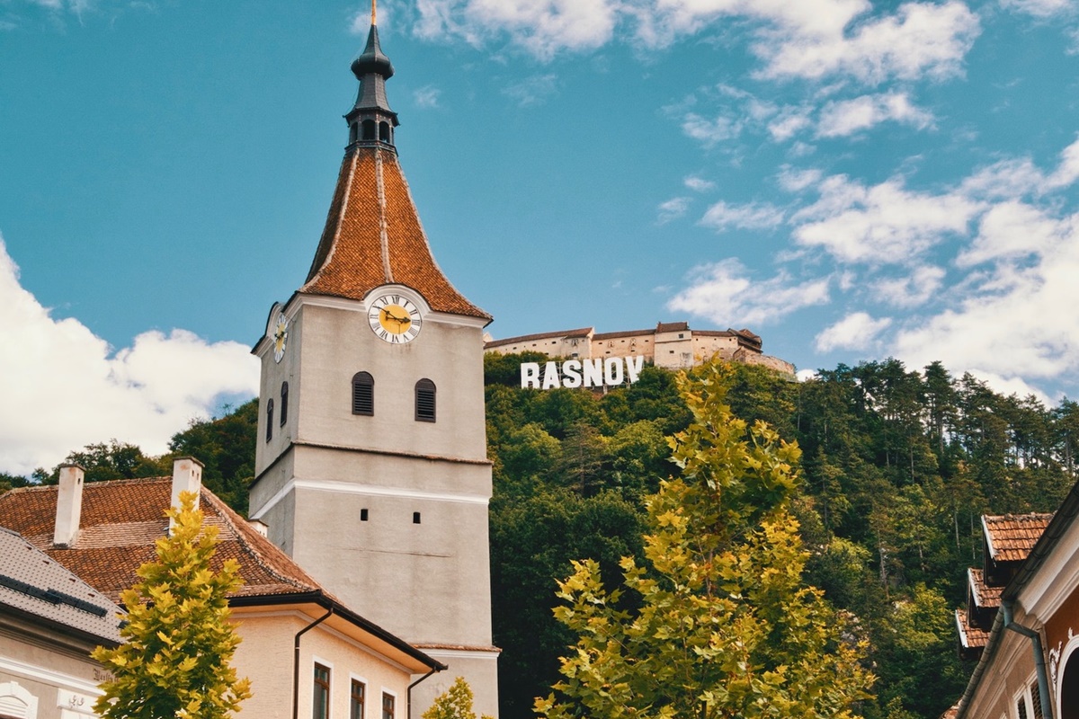 Rasnov town and fortress | Dinopark